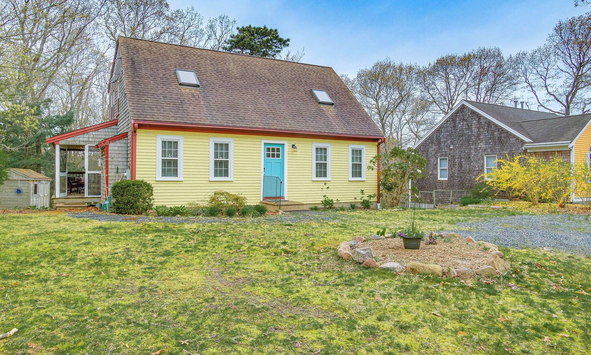 Mashpee House | Beach & Lake Access: Group Getaway in Mashpee!