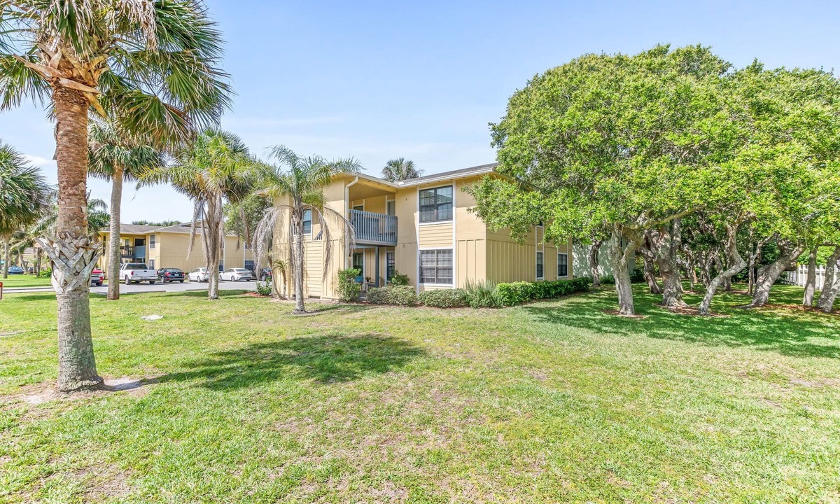 St. Augustine Beach Condo | Beach Life, ground floor, quiet &clean. 2BR 2 Bath