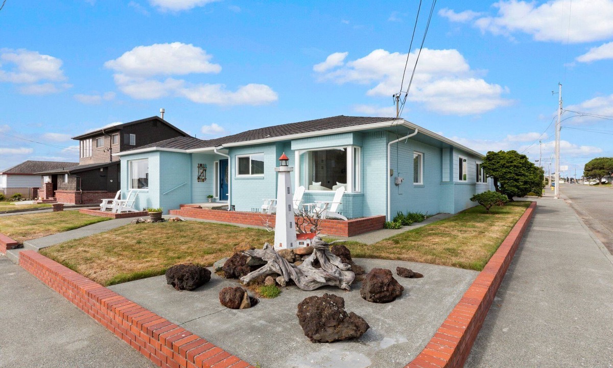 Crescent City House | *Beach * Lighthouse *Sunset Walks *Redwoods