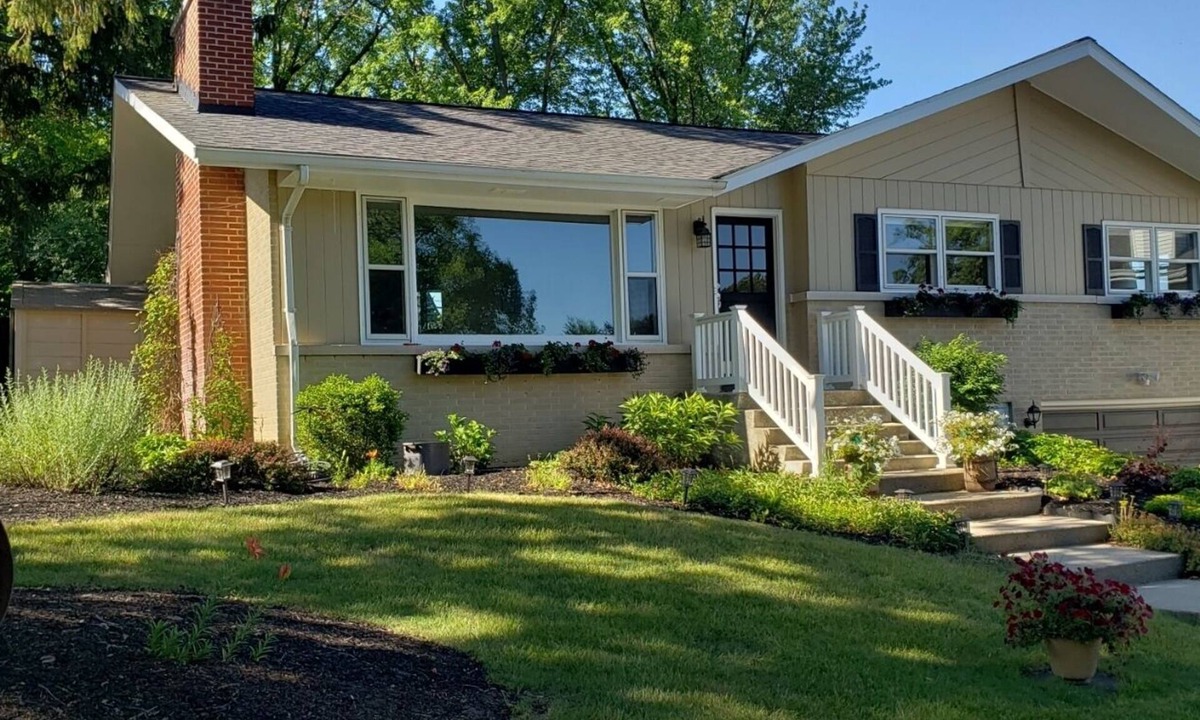 Powers Lake House | Beach nearby-pure summer/winter magic awaits!