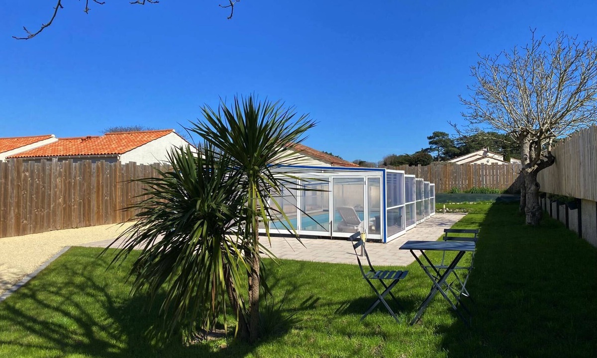 Saint-Vincent-sur-Jard House | Beach or pool, what's it to be?