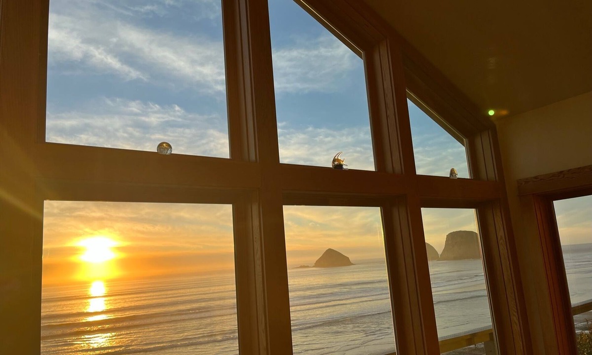 Oceanside House | Beach, Please!nModern Oceanfront Haven