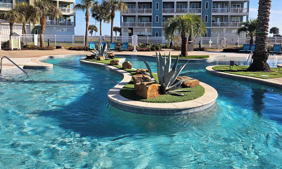 Red Fish Cove Apartment | Beach + Pool Access: Resort Getaway in Galveston!