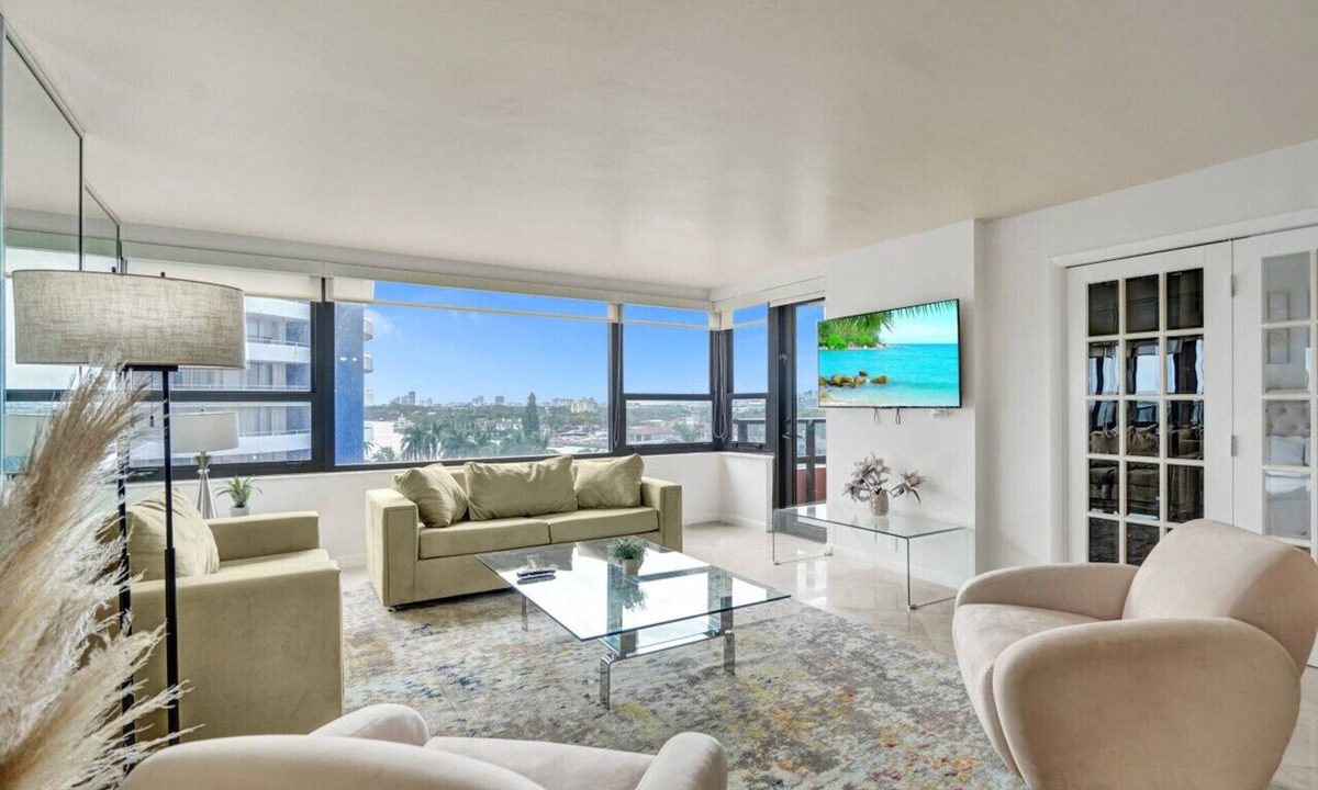 Mid Beach Apartment | Beach Resort condo/921