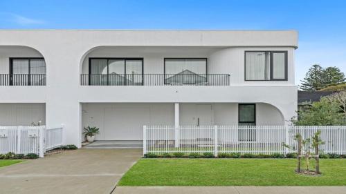 Hawks Nest House | Beach Retreat By Bobe