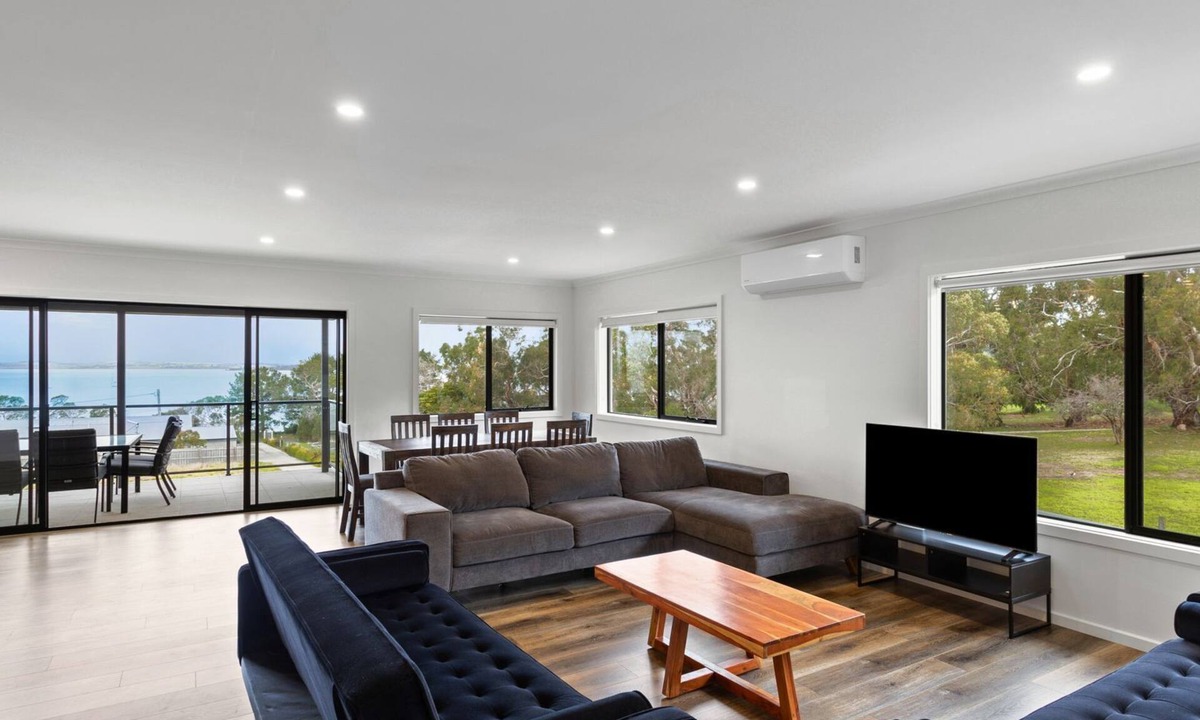 Rhyll House | Beach Road Bliss in Rhyll
