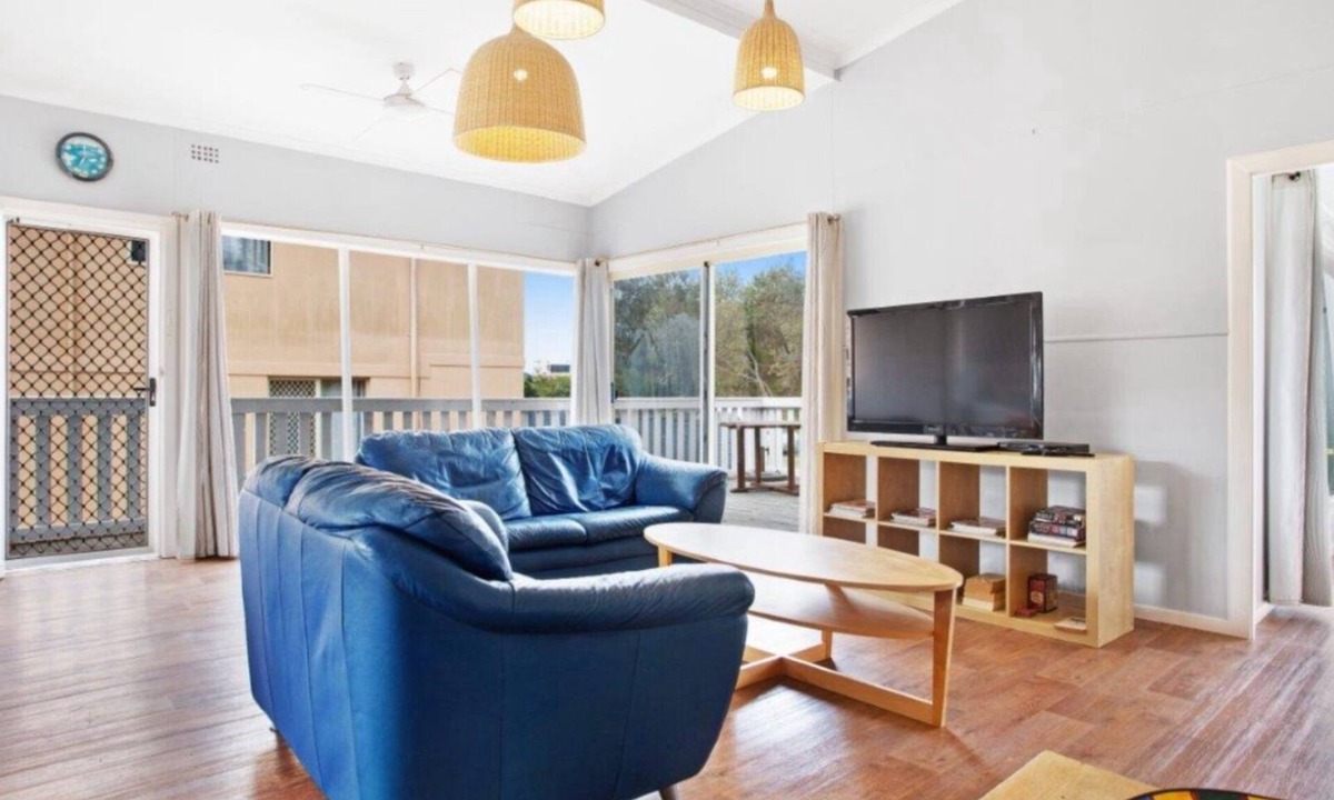 Hawks Nest House | Beach Shack - 7 Beach Road