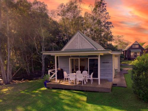 Berrara Ski Chalet | Beach Shack on the Lagoon