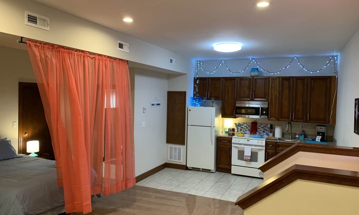 Bayview Apartment | Beach Side HideAway - Pet Friendly, WiFi, Smart TV, Central Heat/AC, Parking