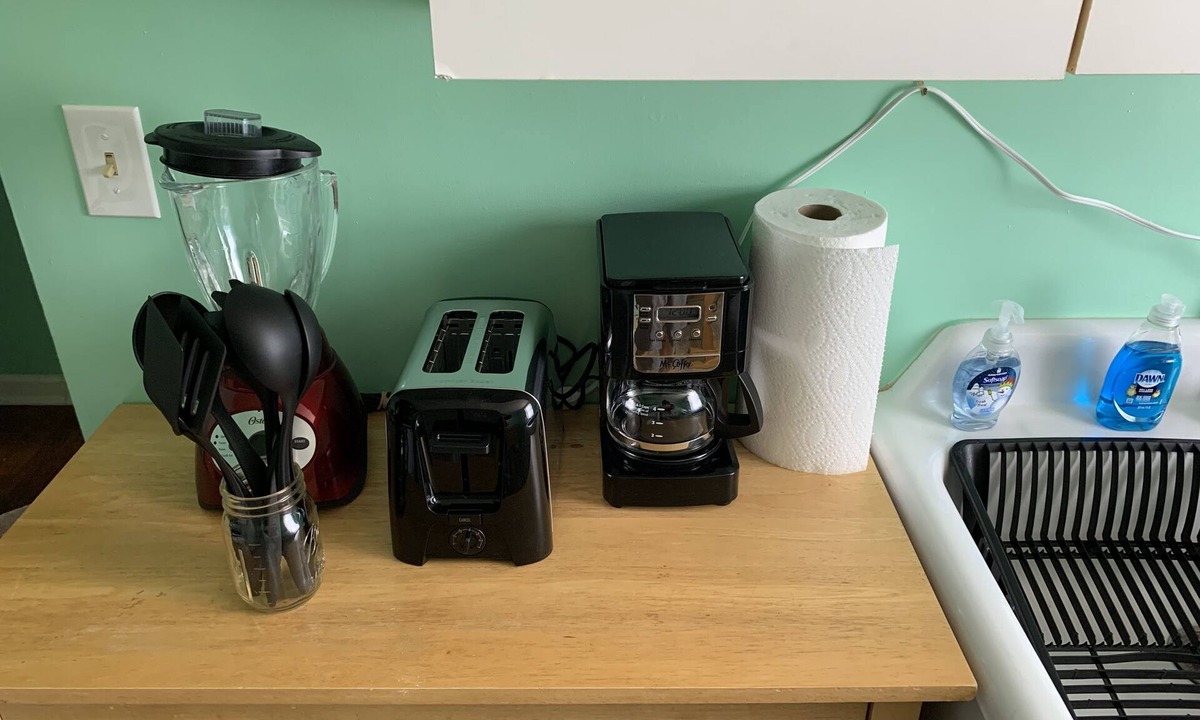 Cottage Line Apartment | Beach Side Studio #4 (1-Bedroom Apartment) - Pets Allowed by RedAwning