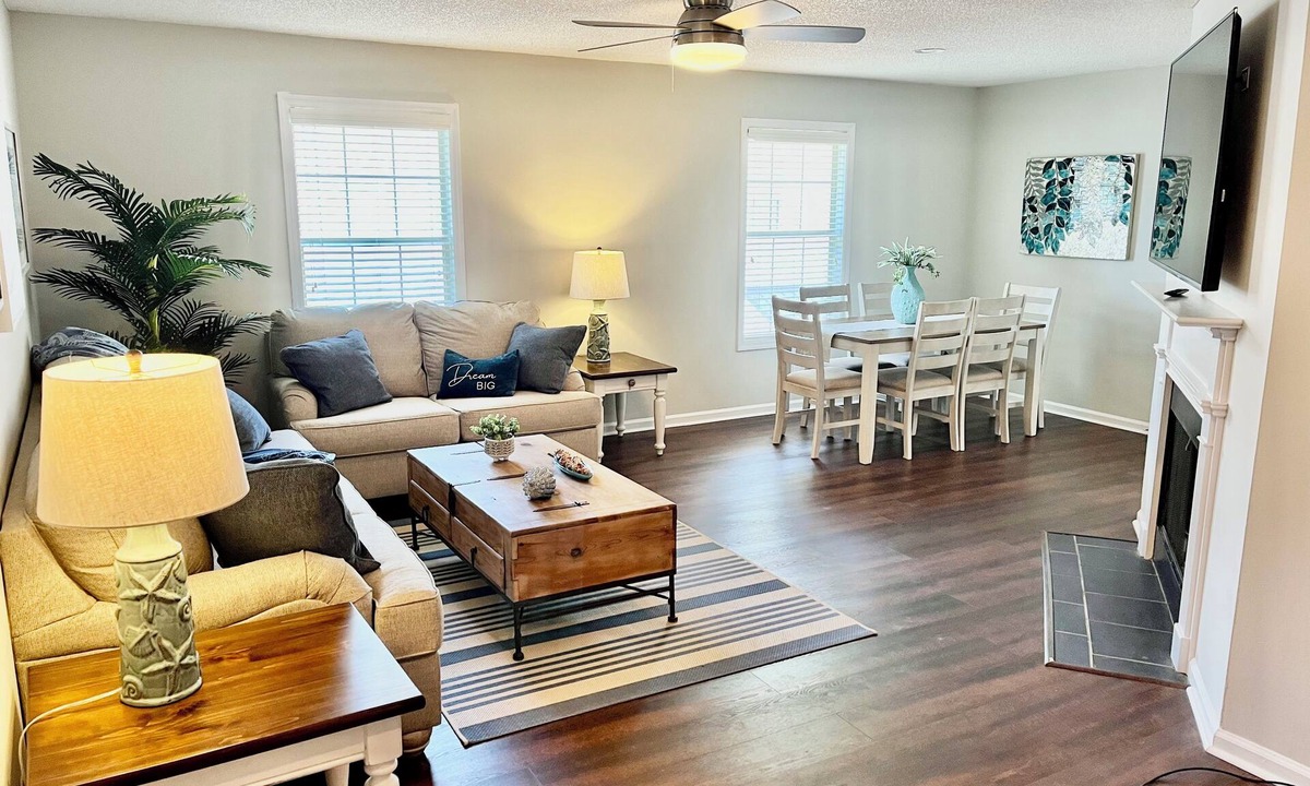 Saint Simons Heights Condo | Beach Square 2 –optional BIKES – Walk 2 Redfern Village, shops, and restaurants!