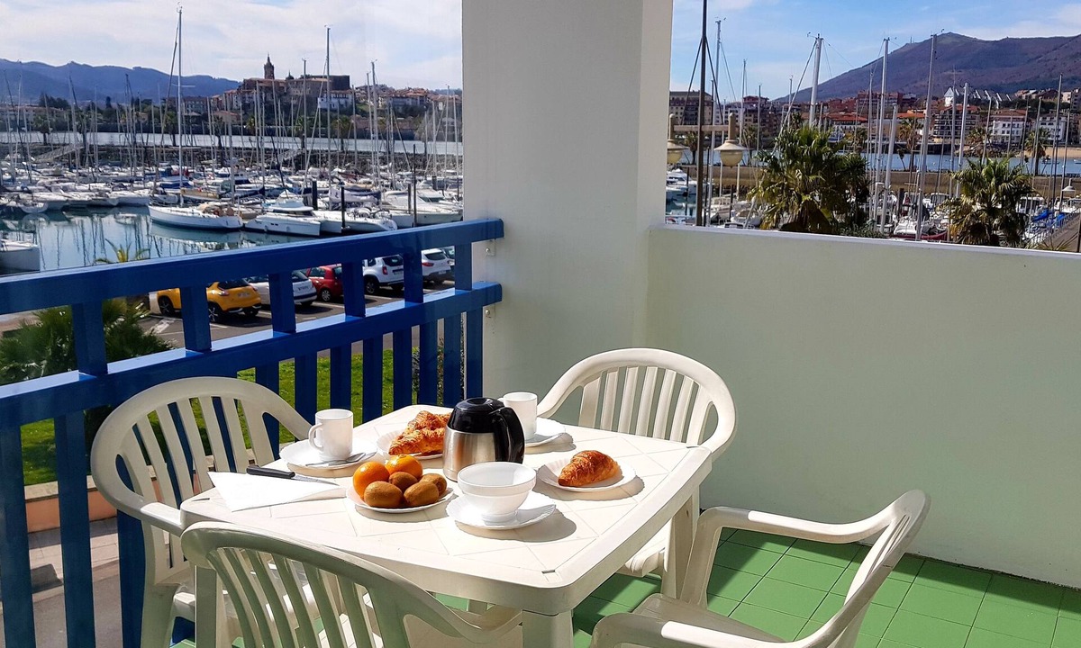 Hendaye Apartment | Beach Studio Superb Terrace facing the marina conveniently placed parking