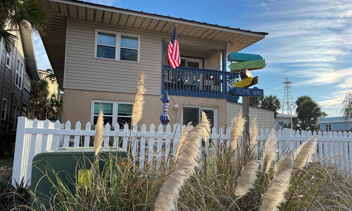 Jacksonville Beach House | BEACH TOWNHOUSE -Pet Friendly “Redfish”