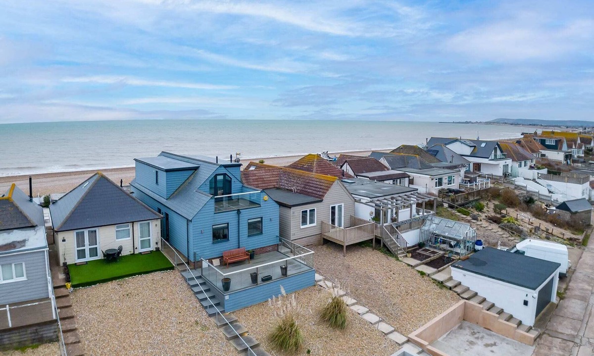 Pevensey Villa | Beach View Breeze