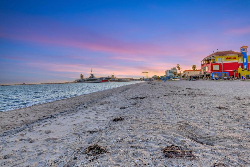 North Beach Apartment | Beach View & SeaBreezes