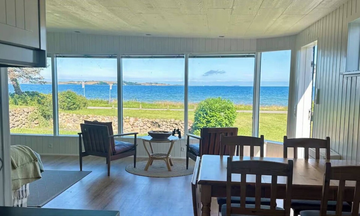 Follenslev House | Beach villa with sea view at Sejerø Bay