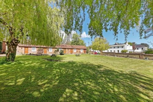 Etchinghill Bed & Breakfast | Beachborough Park