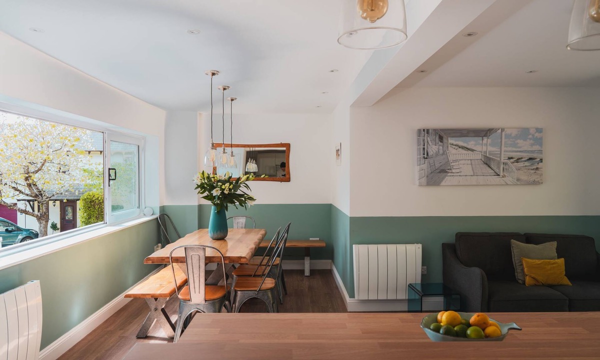Croyde Cottage | BeachBreak, Sleeps 9, Pets, Hot Tub