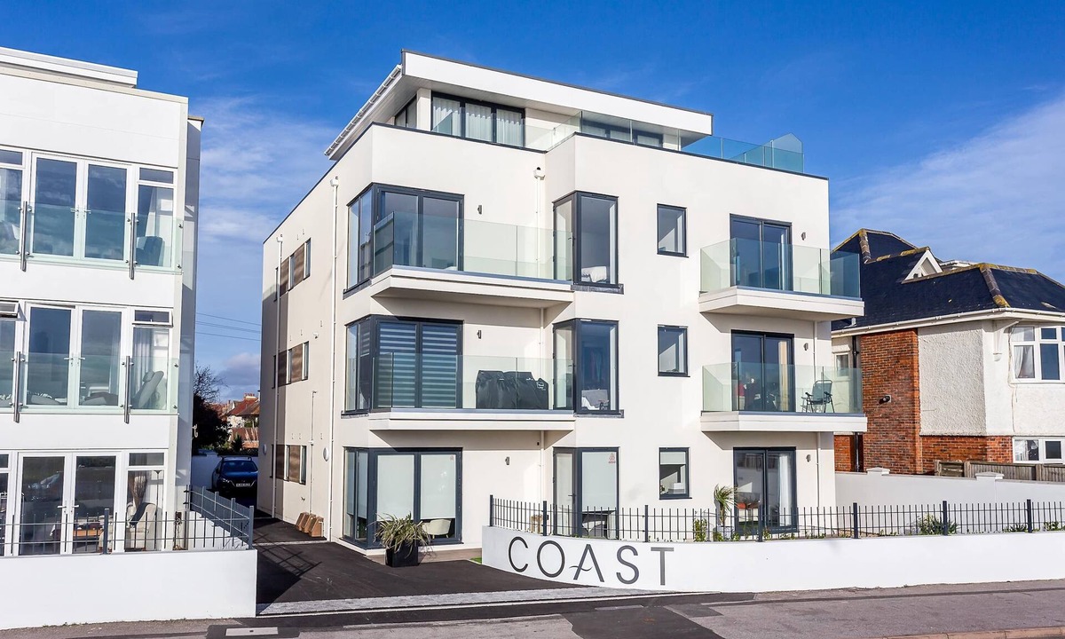 Boscombe Apartment | Beachcliff - On the Seafront with Two Balconies