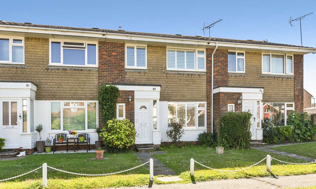 Rustington House | Beachcomber, a stones throw from the sea