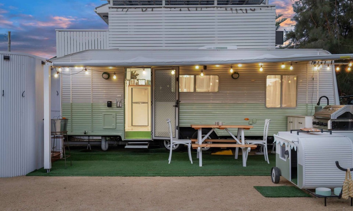 Copacabana House | "Beachcomber Bliss" – Retro Copa Camper