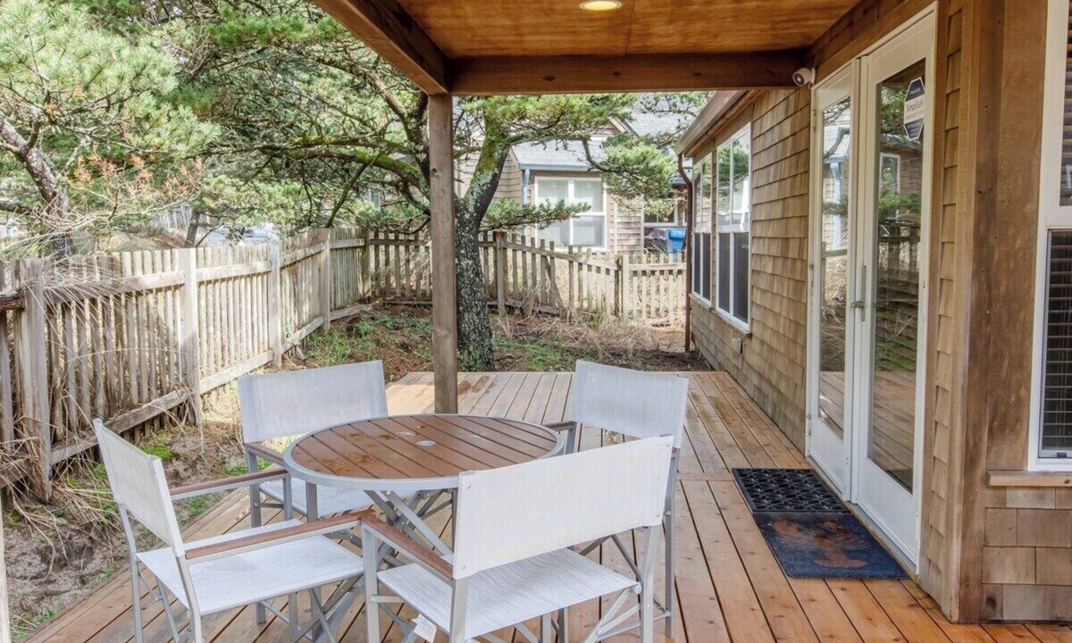 Shorepine Village House | Beachcomber Cottage · Close to Beach, Family Friendly, Open Layout