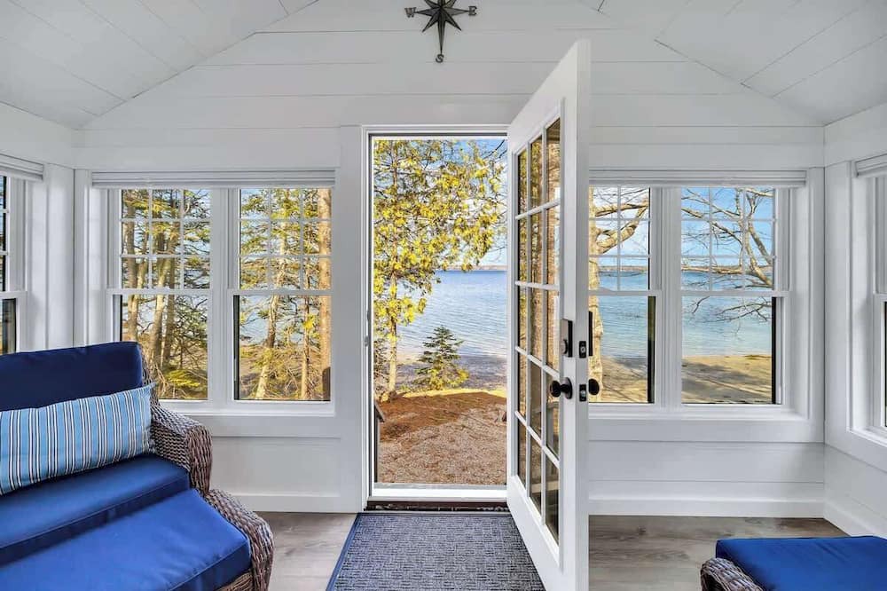 Surry Cottage | Beachcomber Cottage-Oceanfront!