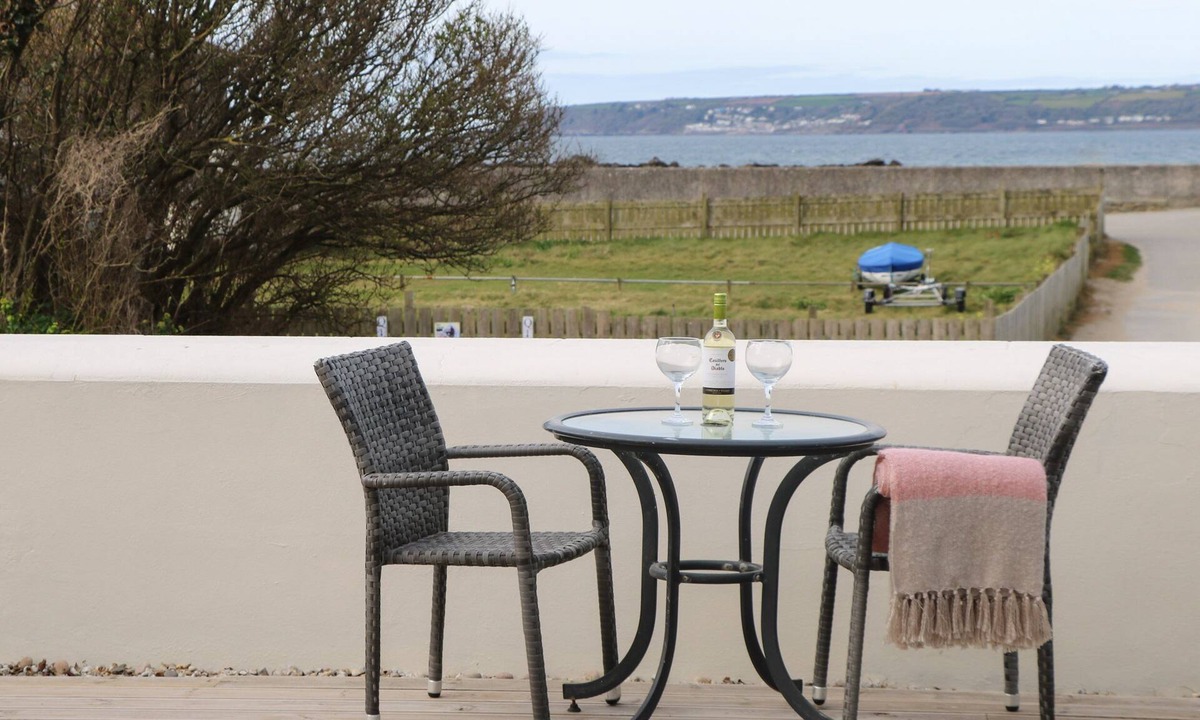 Marazion Apartment | BEACHCOMBER, country holiday cottage in Marazion