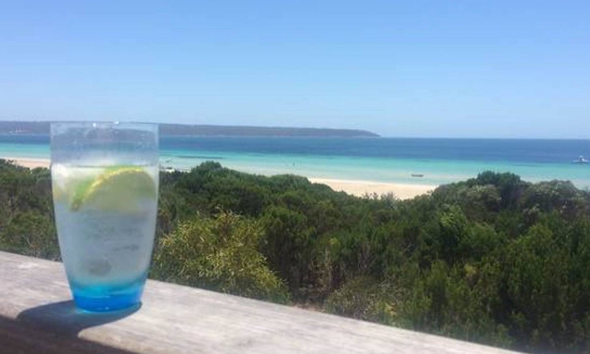 Island Beach House | Beachcomber - family friendly modern home