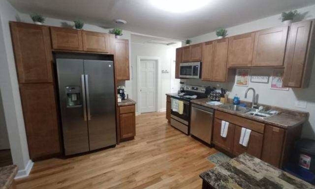 Racine House | Beachcomber! Pro Cleaned, Self Check in Sleeps 7