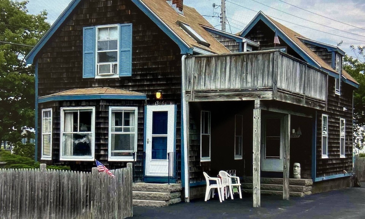 Pine Point Cottage | Beachcomber’s paradise