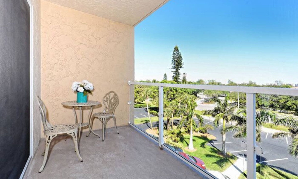 Longboat Key Condo | Beachcomber unit 403
