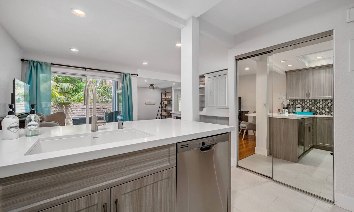 Huntington Harbour Condo | BeachCottage