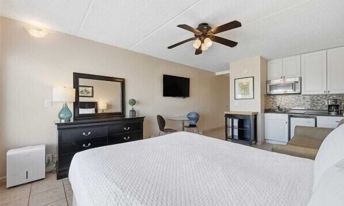 Crescent Beach Condo | Beacher's Lodge Studio Suite (not directly oceanfront)