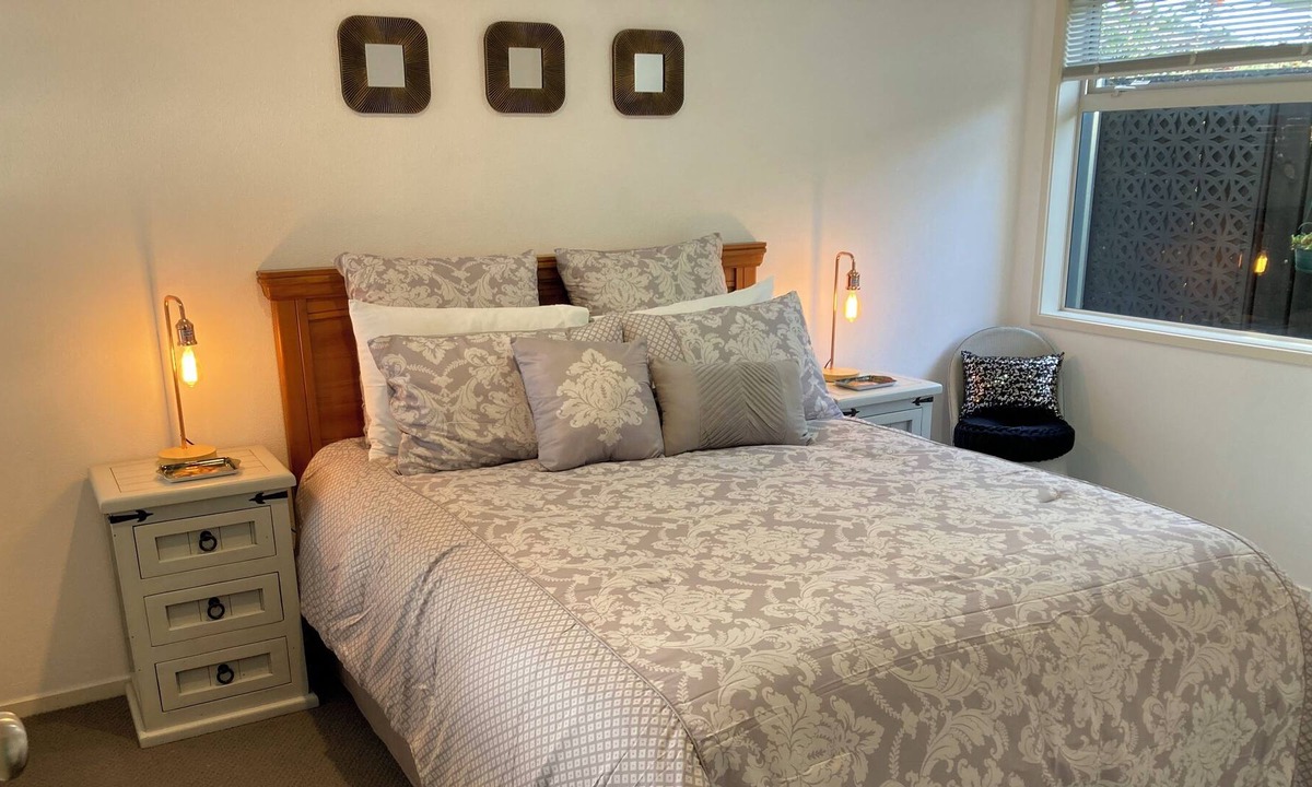 Otumoetai Apartment | Beaches, bbq area, apartment.