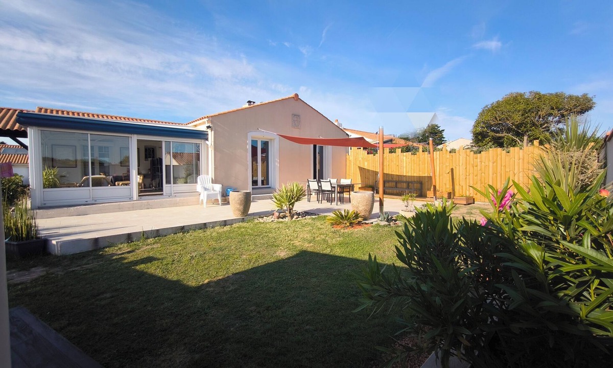 Brem Sur Mer House | Beaches on foot