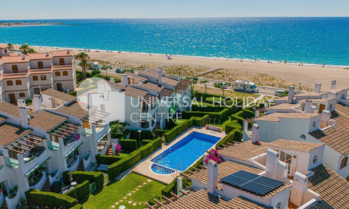 L'Hospitalet de l'Infant Ski Chalet | Beachfront family house with pool - UHC ARENAL 332