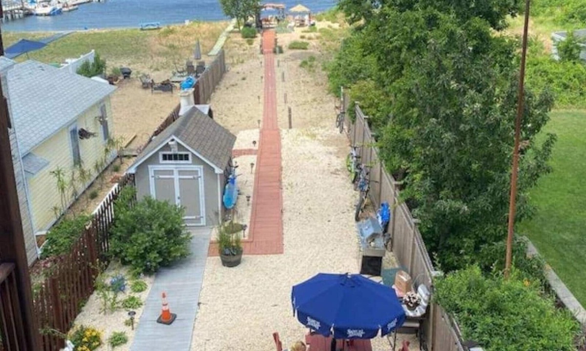 Highlands Apartment | BEACHFRONT 1BR WATERVIEWS WITH DECK PRIVATE BEACH