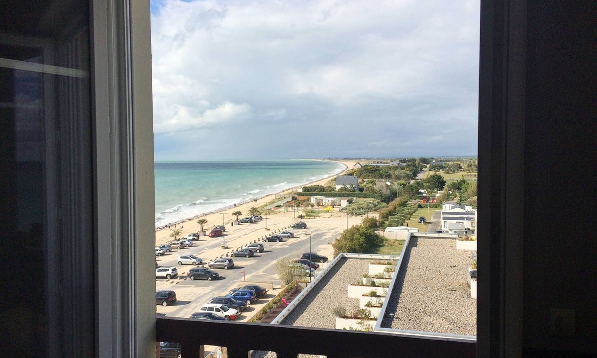 Donville-les-Bains Apartment | ~ Beachfront 2 ~ view and direct access to the sea * ~ ¤