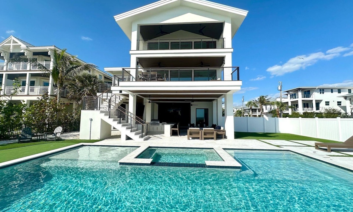 Anna Maria House | Beachfront! 2 Masters!