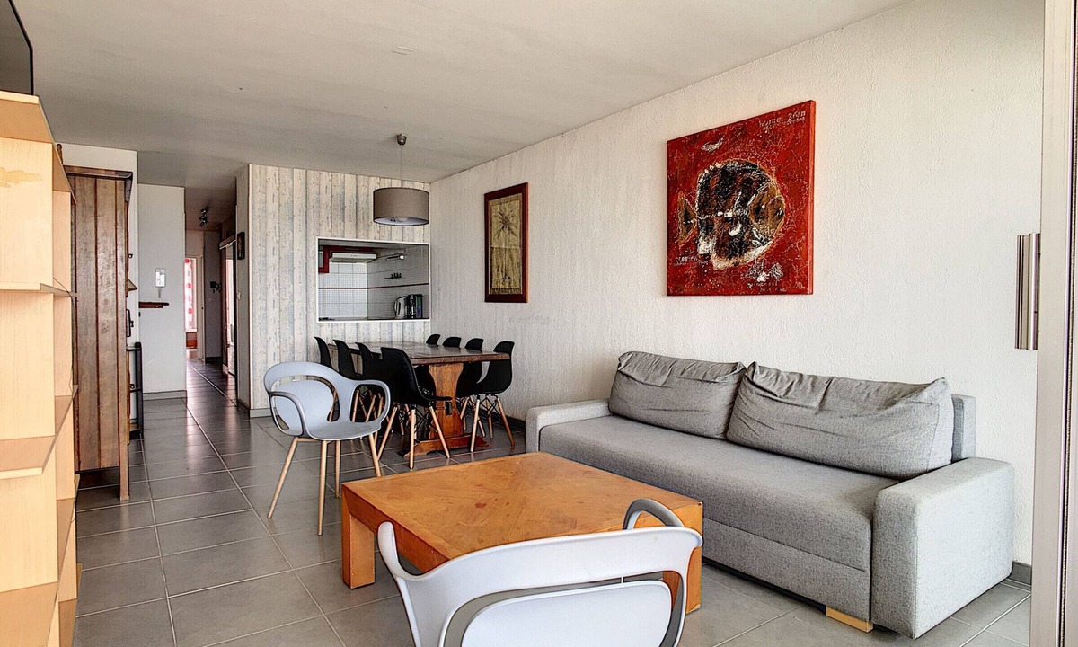 Carnon-Plage Apartment | Beachfront 2BR Apartment with Parking in Carnon-Plage