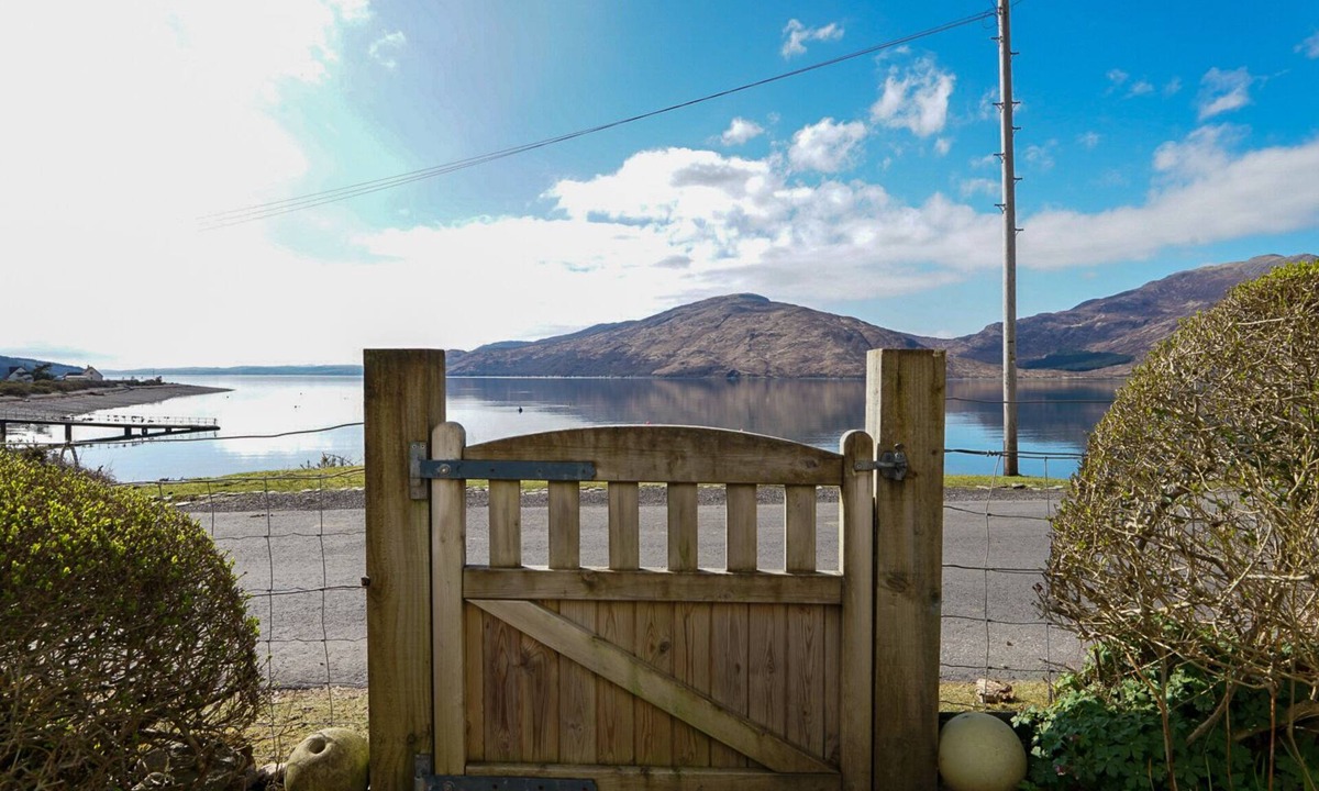 Glenelg House | Beachfront 3 Bedroom House