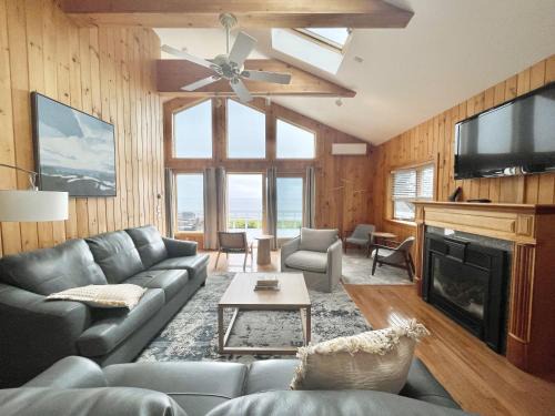 Bernard House | Beachfront 4 BR Spacious House! [Coastal Haven]
