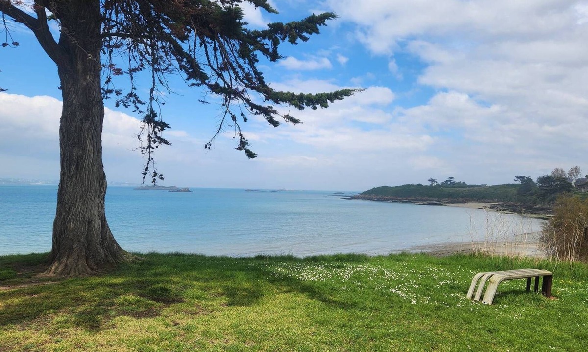 Saint-Jacut-de-la-Mer Apartment | Beachfront apartment - sleeps 4