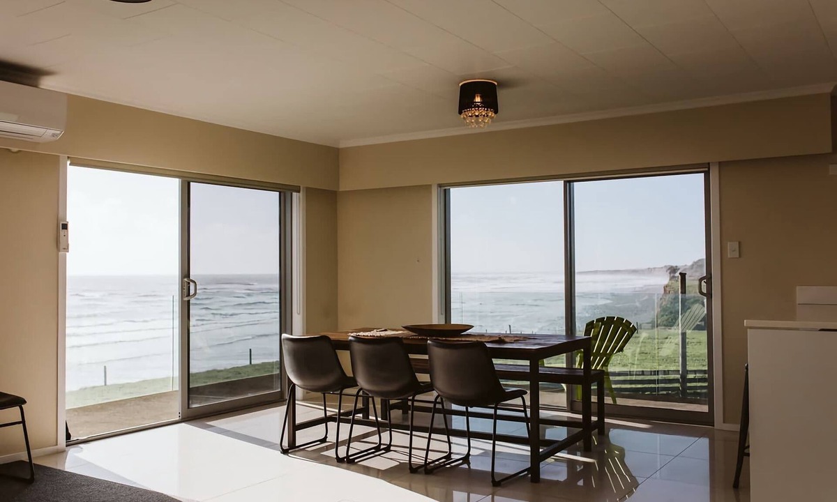 Bell Block Apartment | Beachfront Apartment in New Plymouth