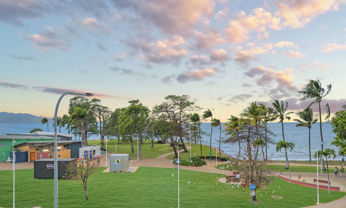 North Ward Apartment | Beachfront Apartment Stunning Views