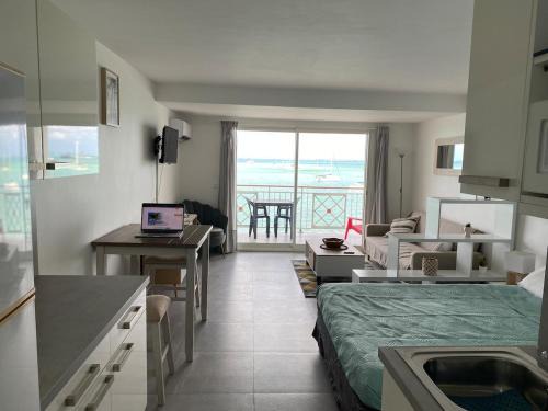 Marigot Apartment | Beachfront apartment