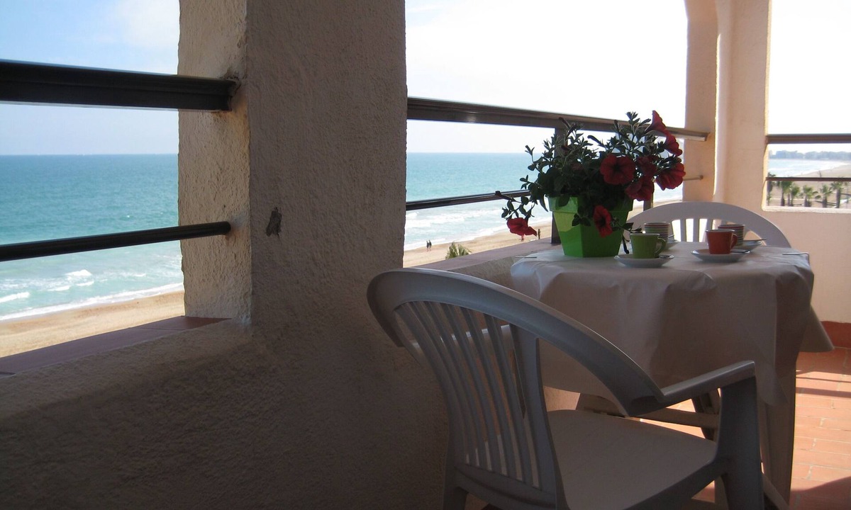 Peniscola Apartment | Beachfront Apartment, Peñíscola, Air conditioning, WiFi, 🅿