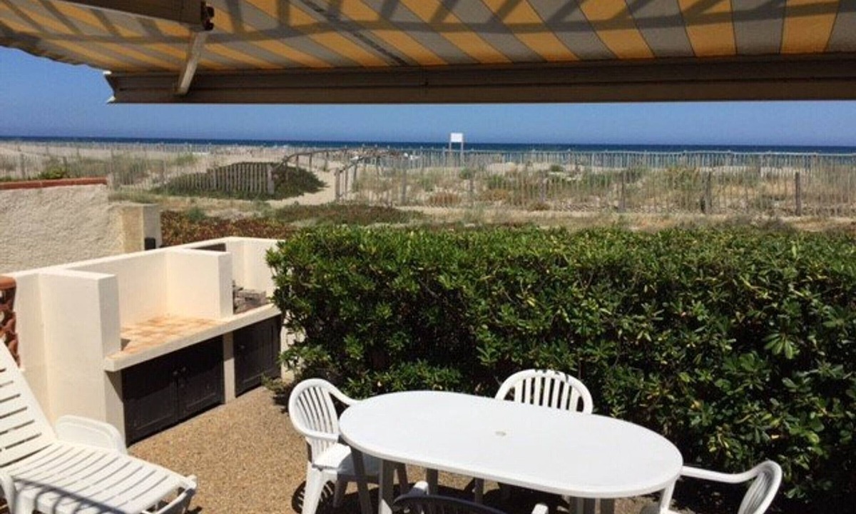 Le Barcares Apartment | Beachfront Apt, 2 Bdrms, Terrace, Parking, Sleeps 6 - Le Barcarès