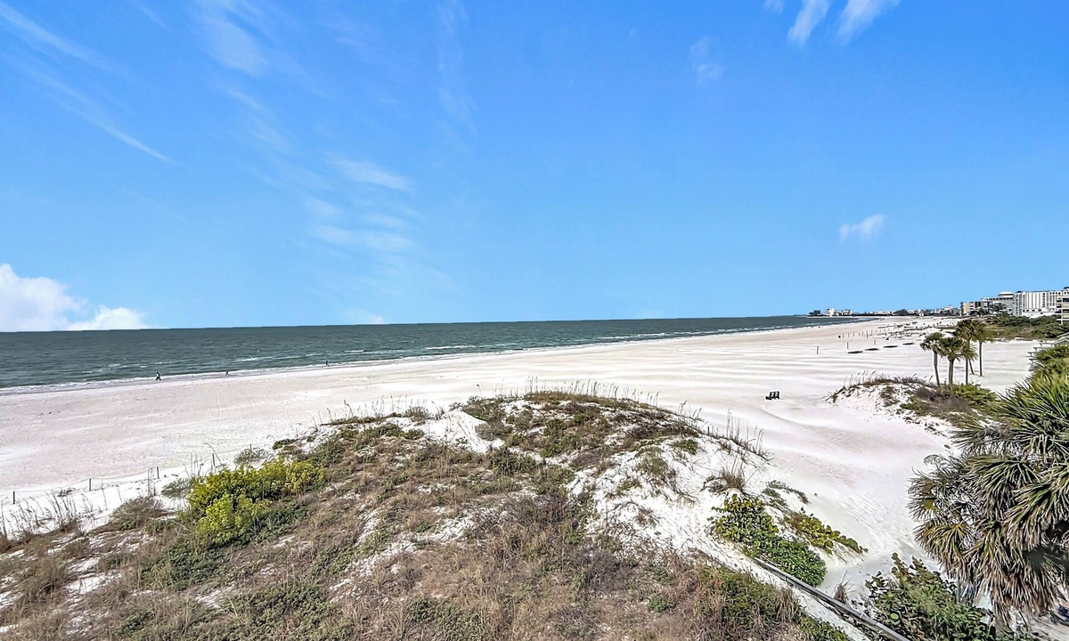 Belle Vista Condo | Beachfront Balcony + Sunset Views | Pool + BBQ